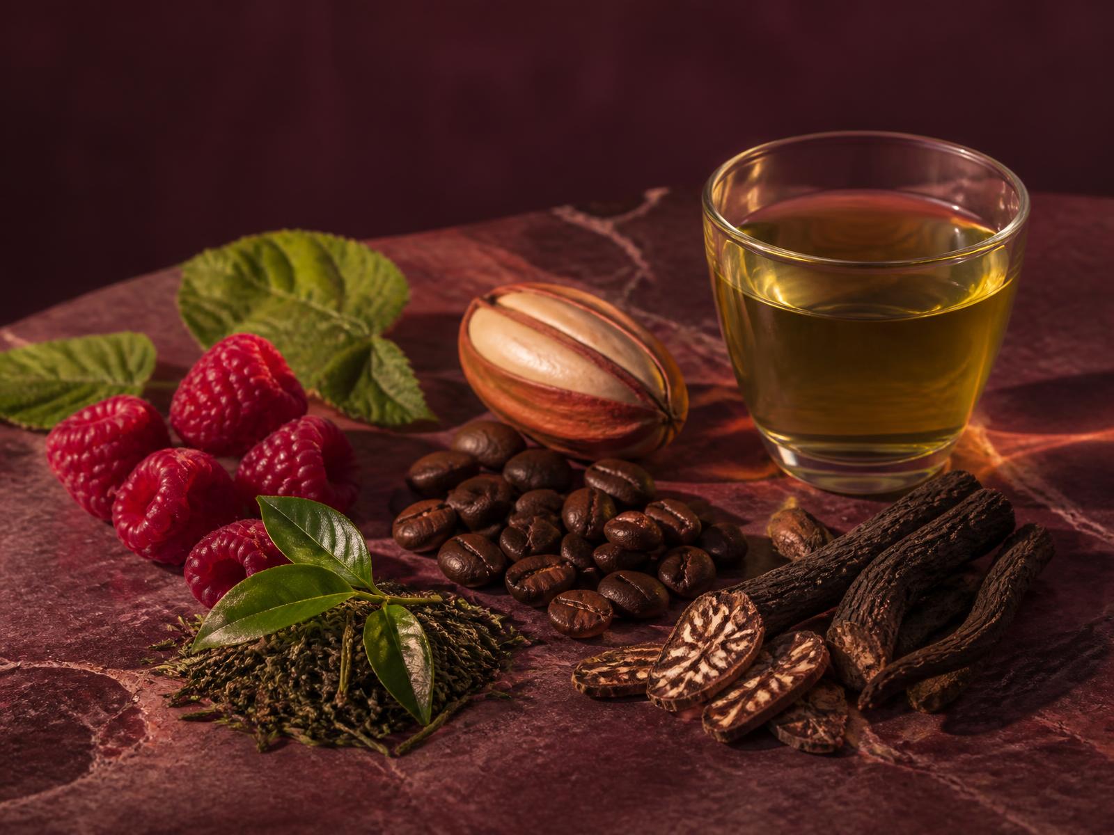Raspberries, green tea, coffee beans and kola nut ingredients